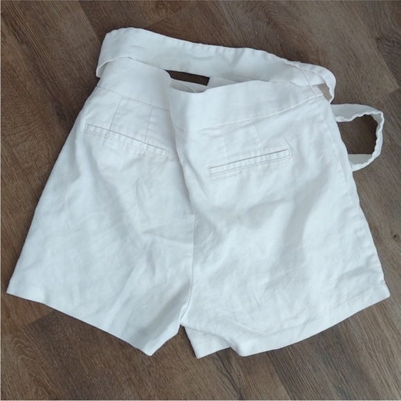 High waisted white shorts - Picture 2 of 3